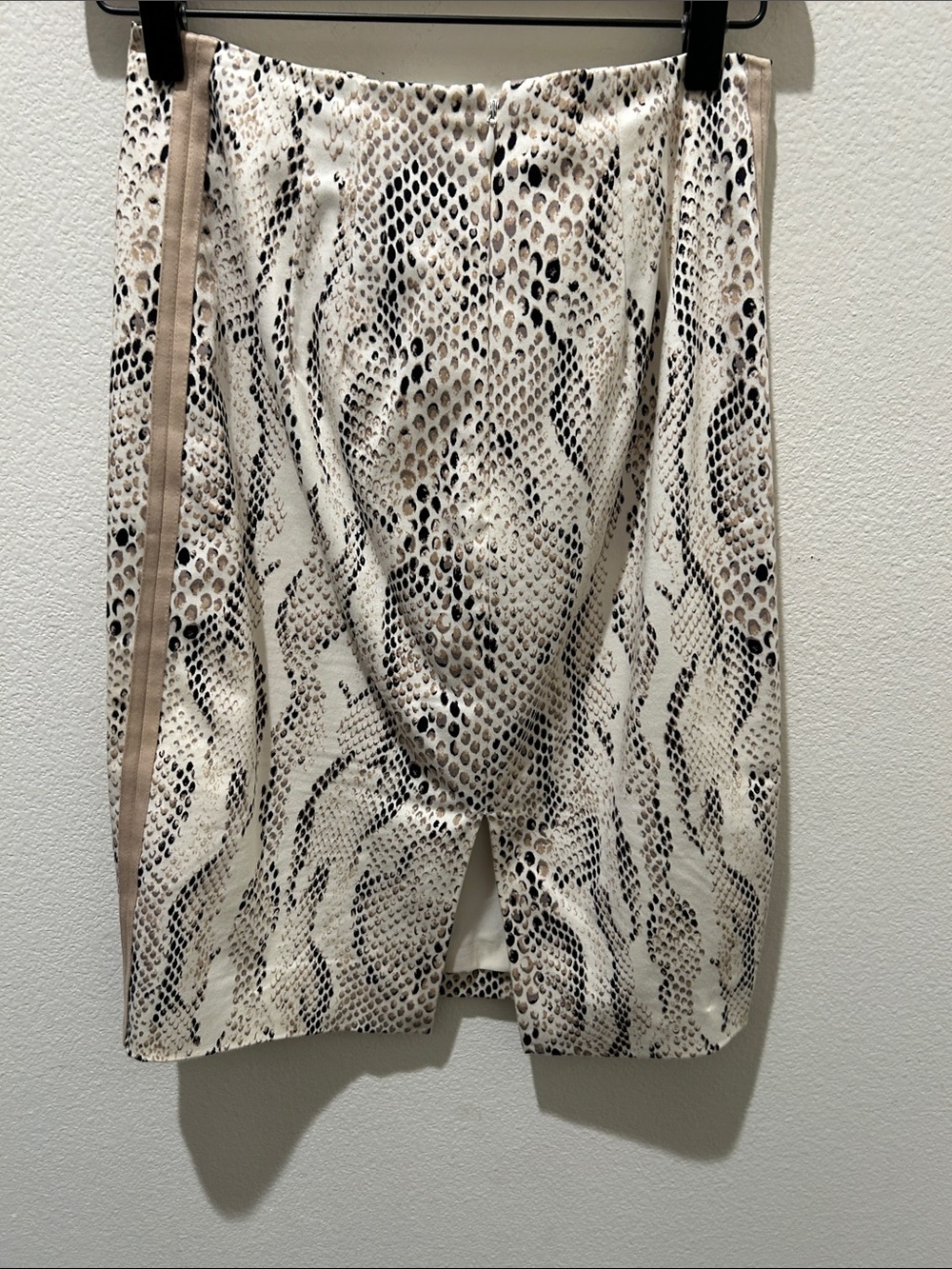 WHBM Snake-Print pencil Skirt in Beige & Black - Picture 2 of 4